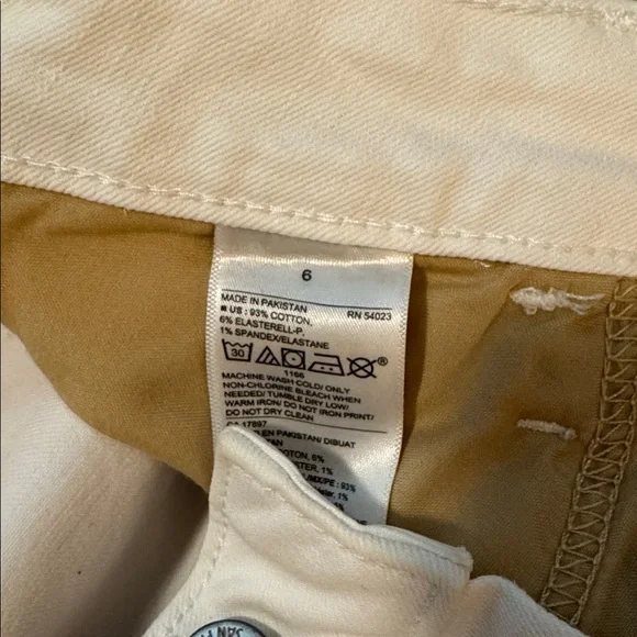 Old Navy white button fly jeans - Picture 4 of 6